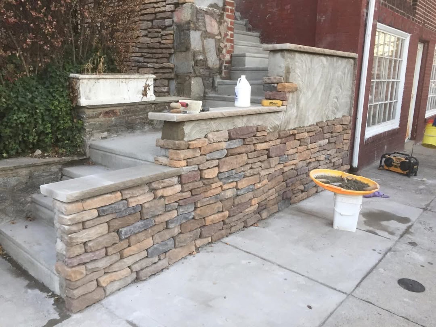 Real Eterno project — natural stone outdoor kitchen and bar with veneer columns
